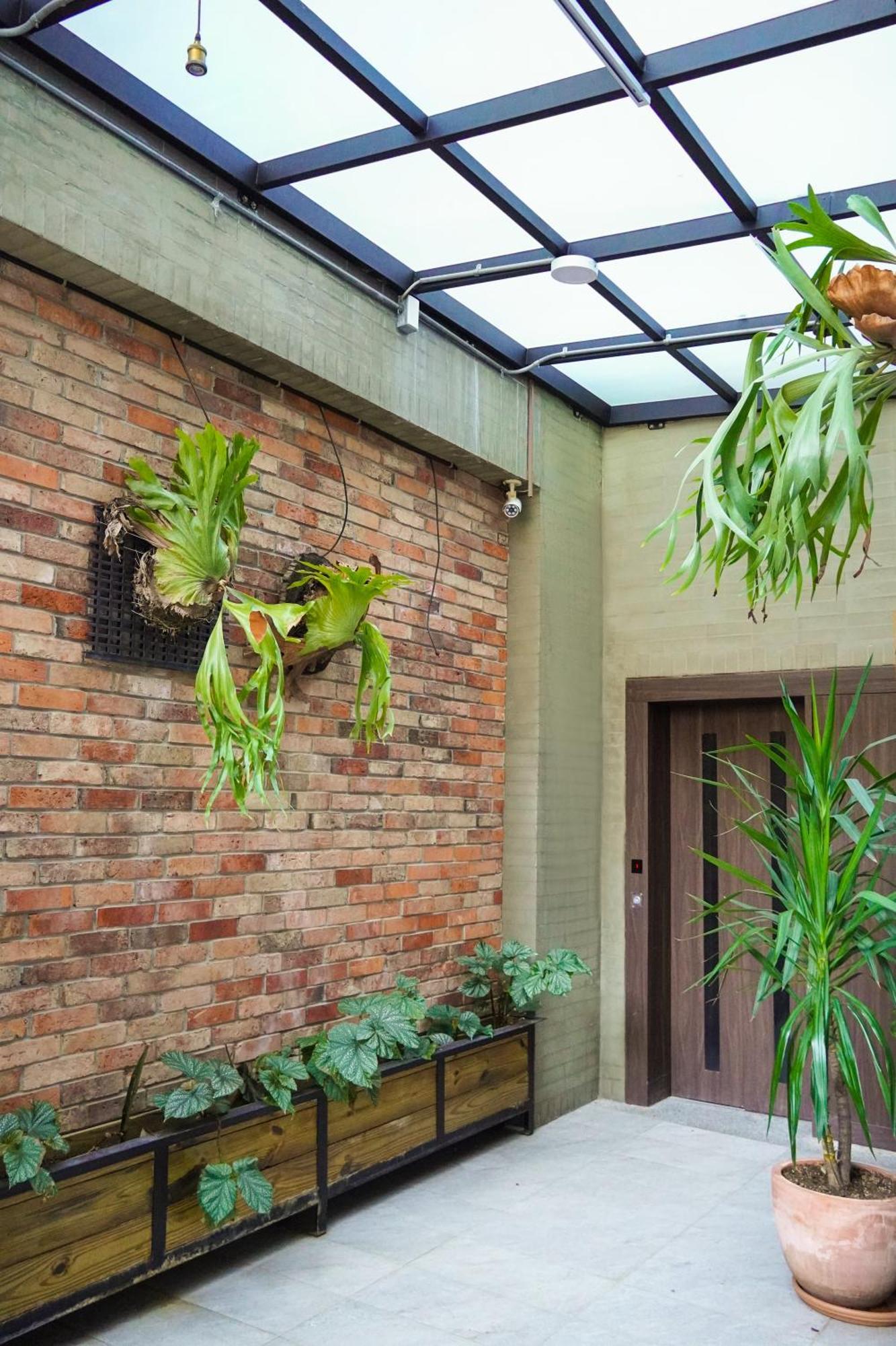 Central Land Hotel Taichung Exterior photo